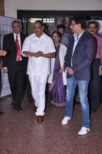 Madhur Bhandarkar at JJ Hospital on 6th Sept 2012 (8).JPG